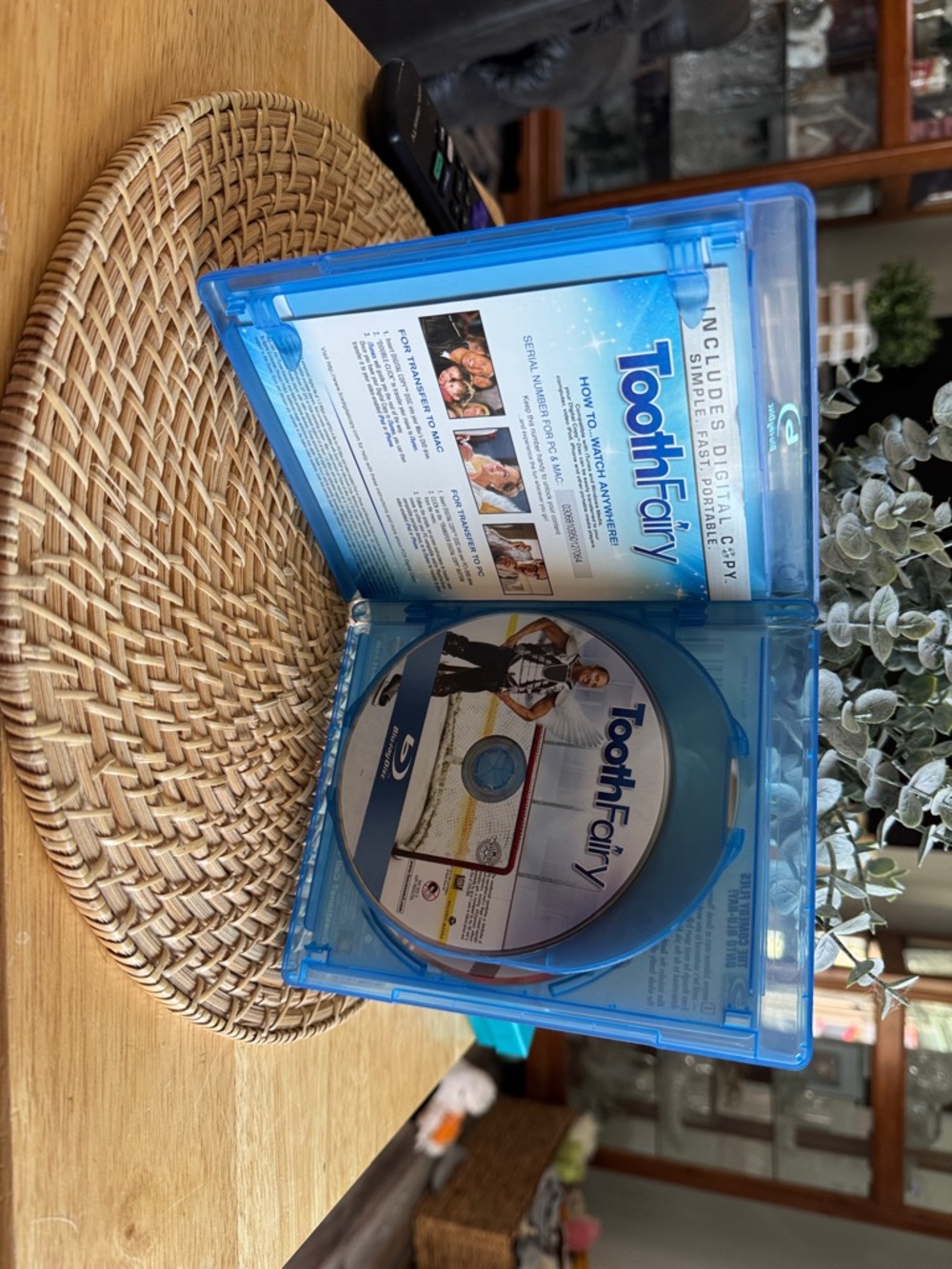 Tooth Fairy (Blu-ray + DVD + Digital Copy) - Dwayne "The Rock" Johnson - Picture 3 of 4